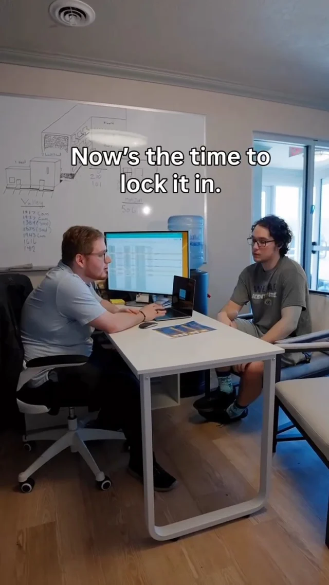 If you’re still figuring out housing, now’s the time to lock it in. ✅
Spots are filling fast.
Your space. Your people. Your routine.
Explore what’s still available. Link in bio.

#KentState #StudentHousing