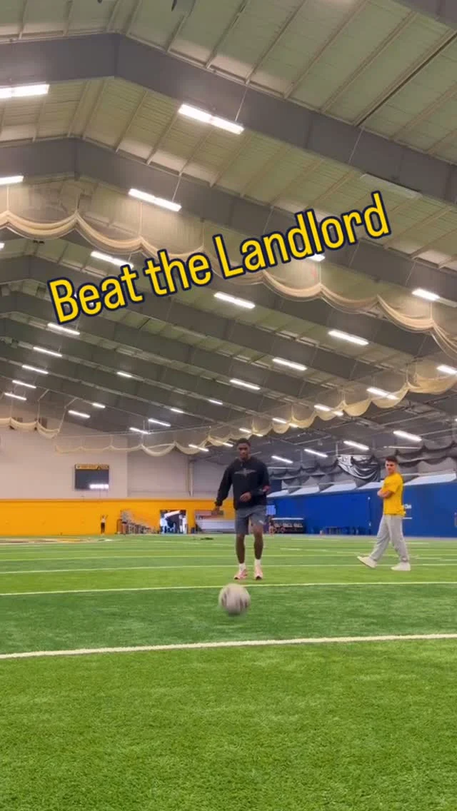 Beat the Landlord ⚽️
Toby and a D1 athlete face off in PKs.
Someone says he’s never played soccer before…
yeah, ok. watch this 👀

#BeatTheLandlord #POV #KentState #GoldZoneRentals