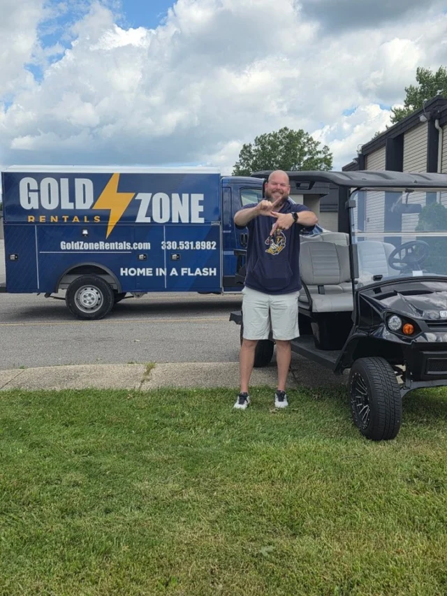 From the sidelines to the neighborhoods our students call home, we're proud to support the Kent State community.

As the Official Home Team Housing of @kentstathletics, partnerships like these mean a lot to us. 💙💛

Wishing Head Coach Carney and the Golden Flashes a great season ahead. ⚡️
Always good to see Gold Zone gear in good hands.

#GoldZoneRentals #KentState #StudentHousing